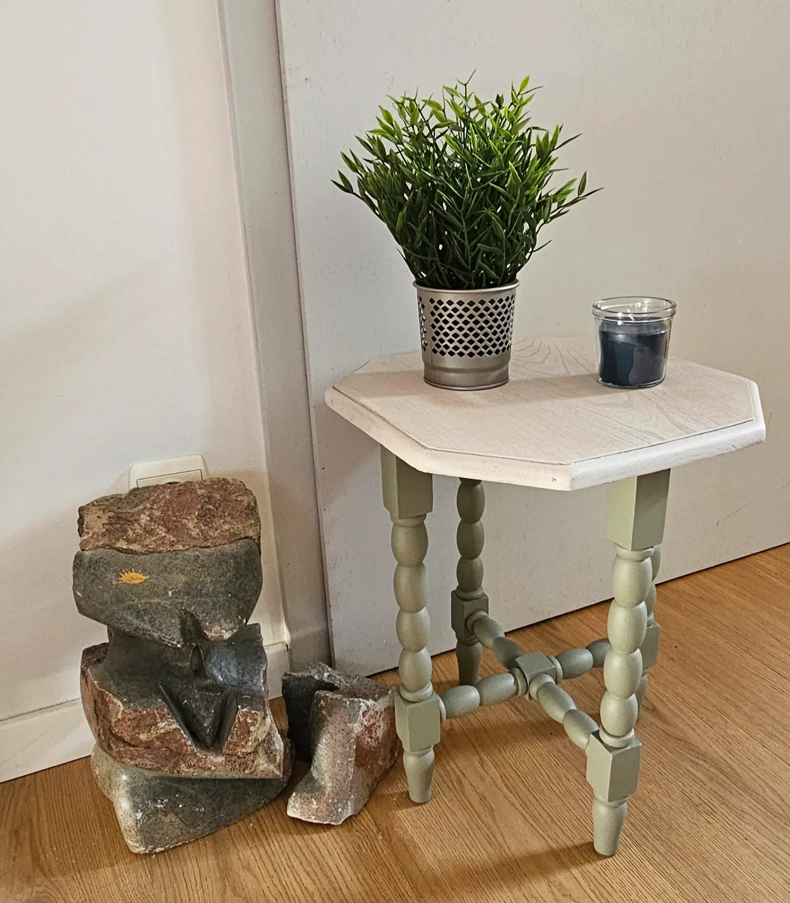 Table d'appoint Carriage House et Cashmere Fusion Mineral Paint