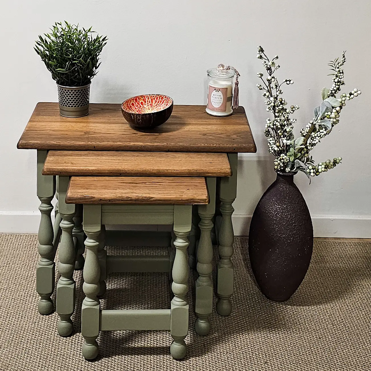 Tables gigognes rénovées Acadia Pear et SFO natural Fusion Mineral Paint 
