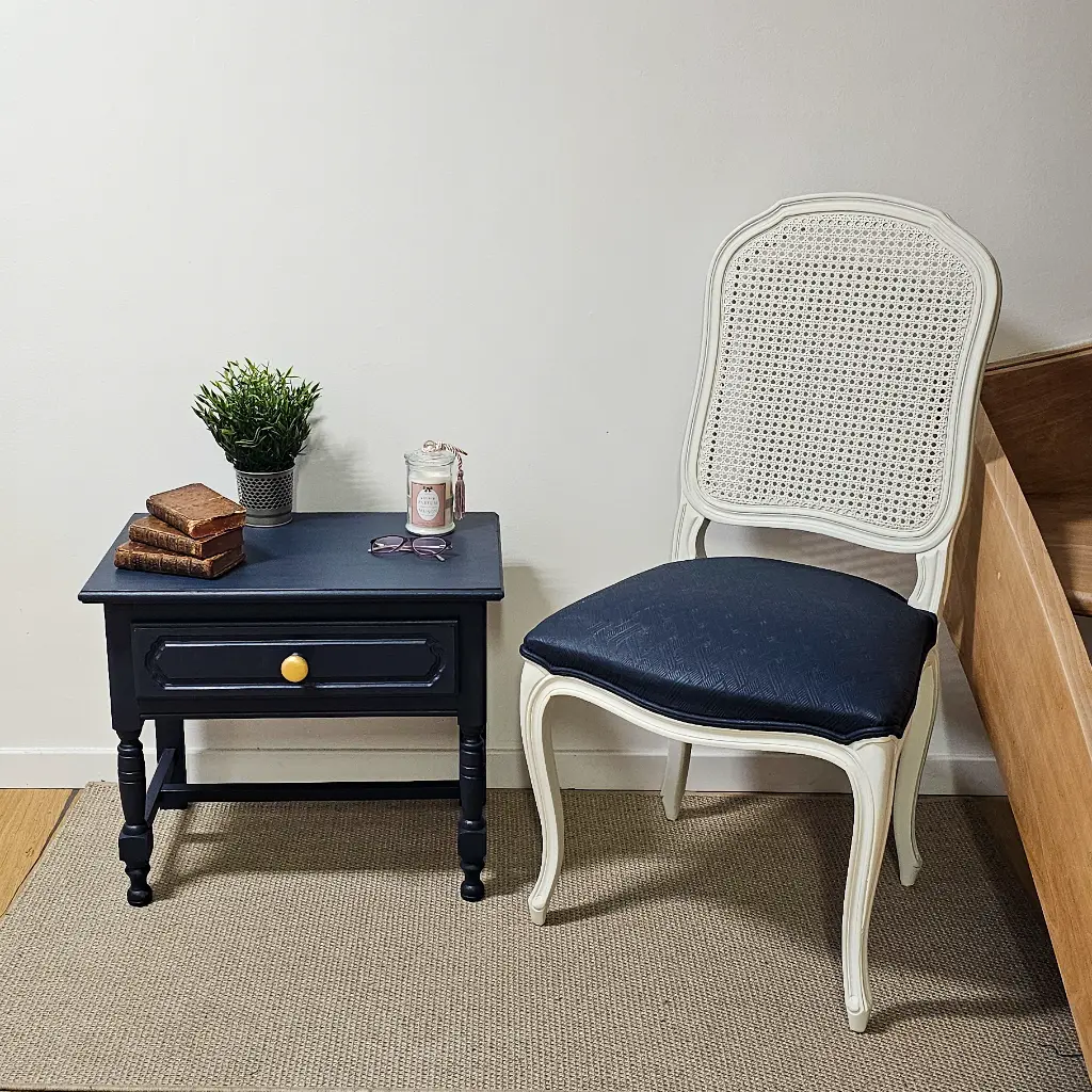 chaise midnight blue et raw silk fusion mineral paint l_atelier d_ama1.webp