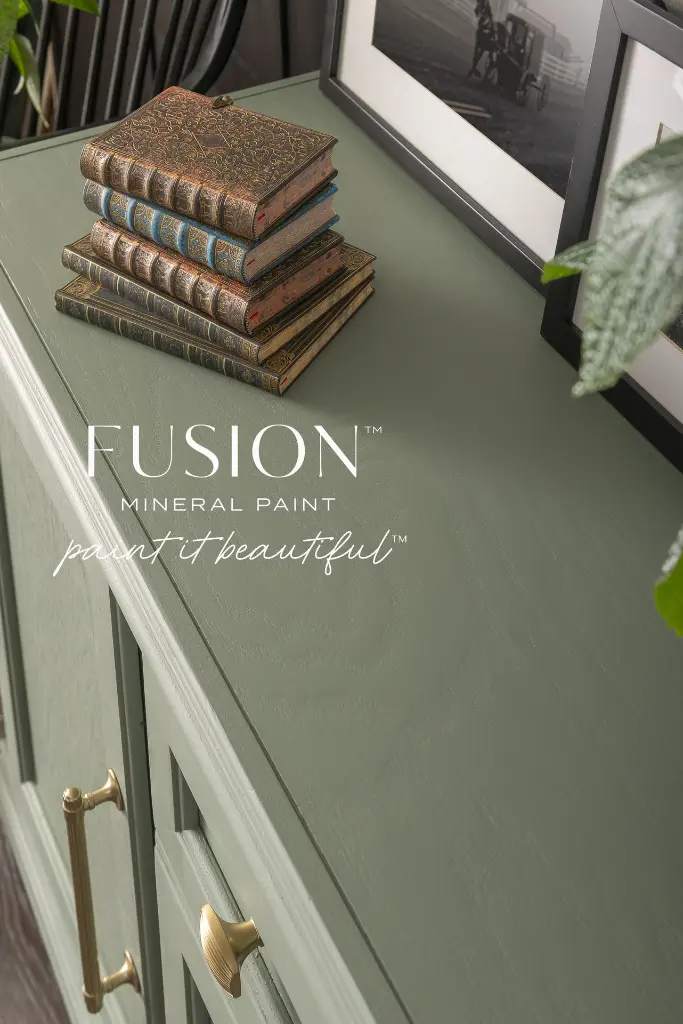 25-Fusion_Mineral_Paint_Carrage_House_Credenza_Paint_Staalmeester_Brush_WR_230509_2120-Edit(1).webp