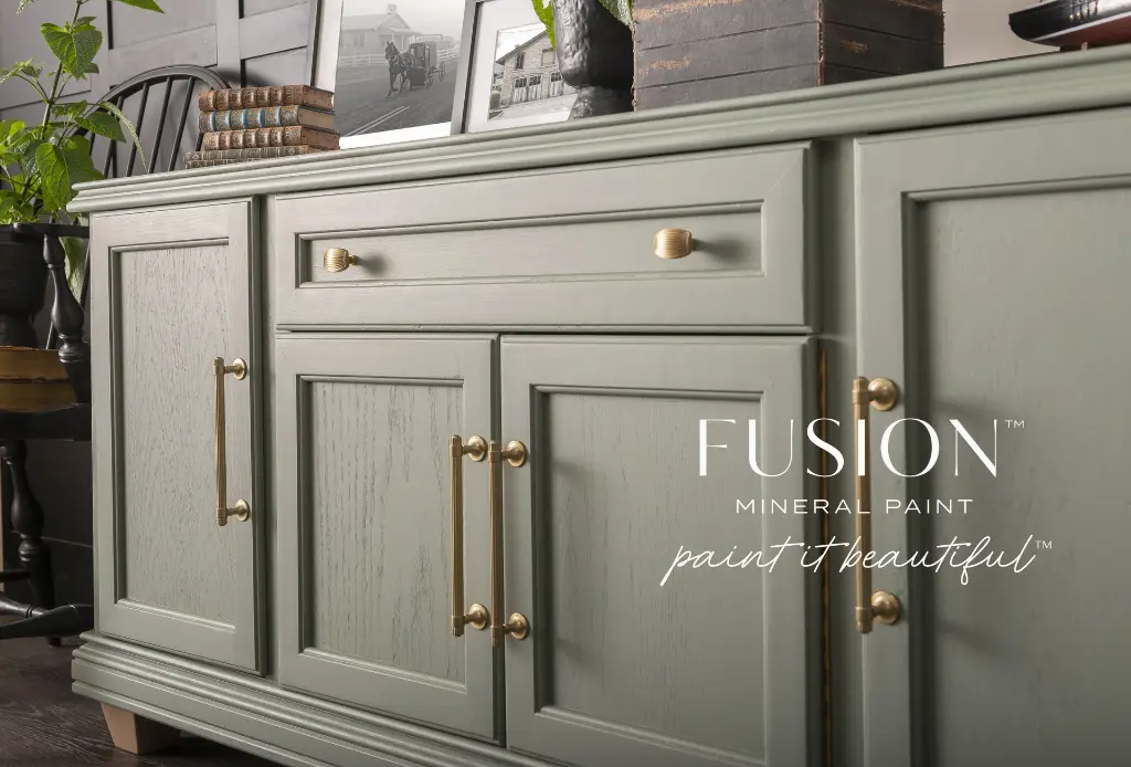 23-Fusion_Mineral_Paint_Carrage_House_Credenza_Paint_Staalmeester_Brush_WR_230509_2118-Edit(1).webp