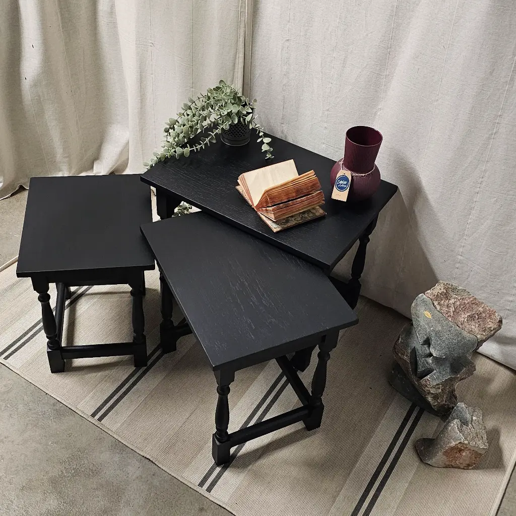 Table gigogne Coal Black Fusion Mineral Paint latelierdama4.webp