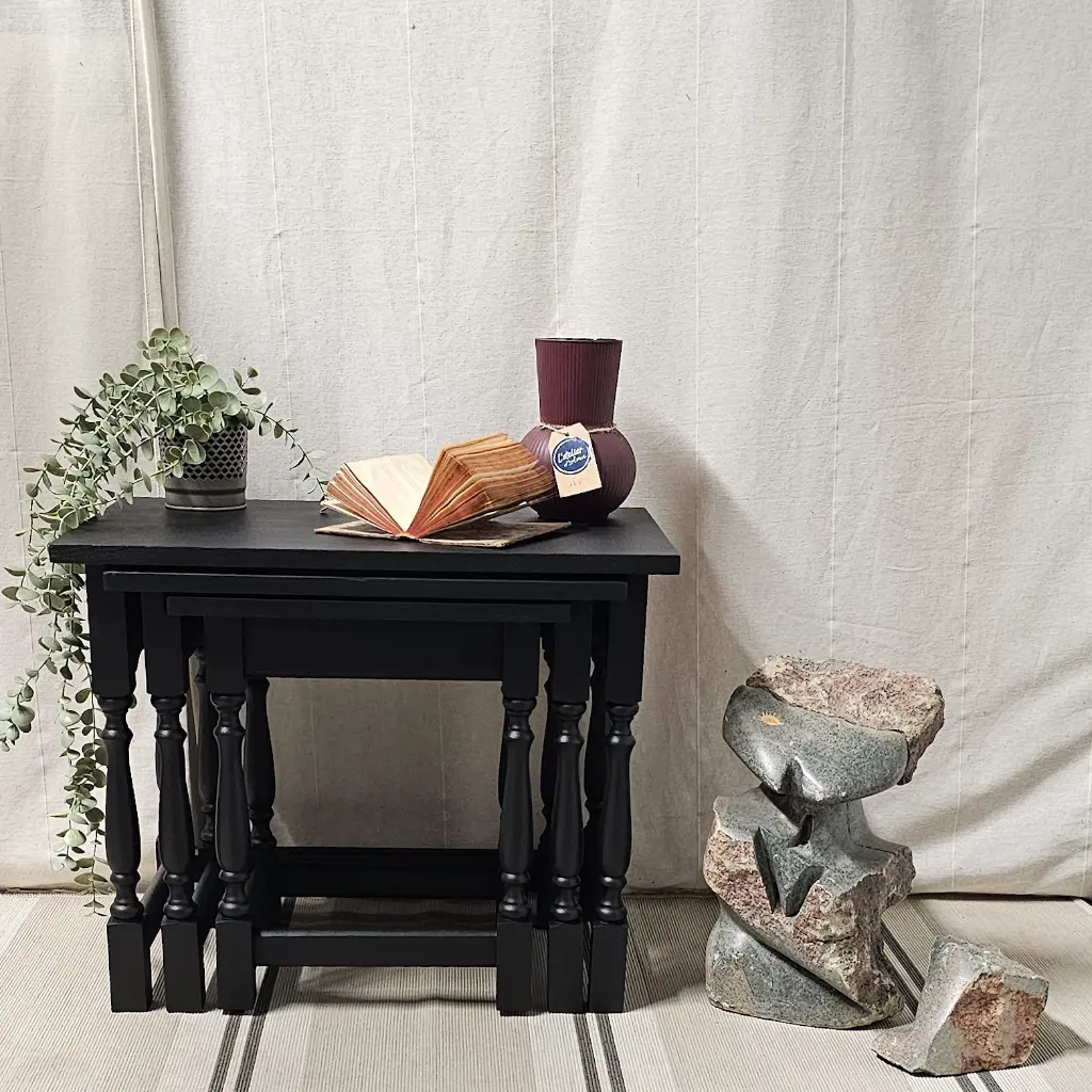Table gigogne Coal Black Fusion Mineral Paint latelierdama2.webp