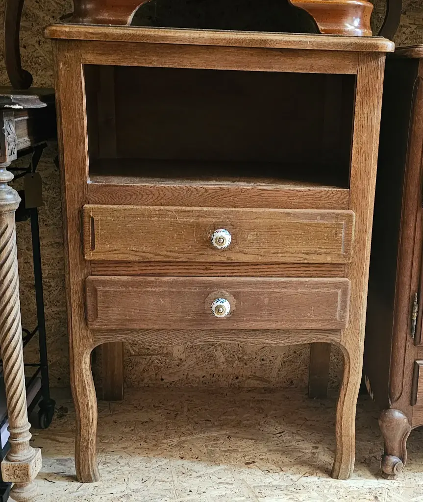 Table de nuit, meuble d'appoint