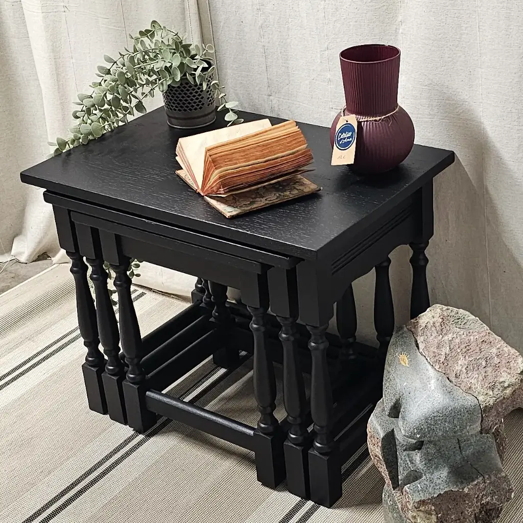 Trio de Tables Gigognes – Élégance en Noir Profond