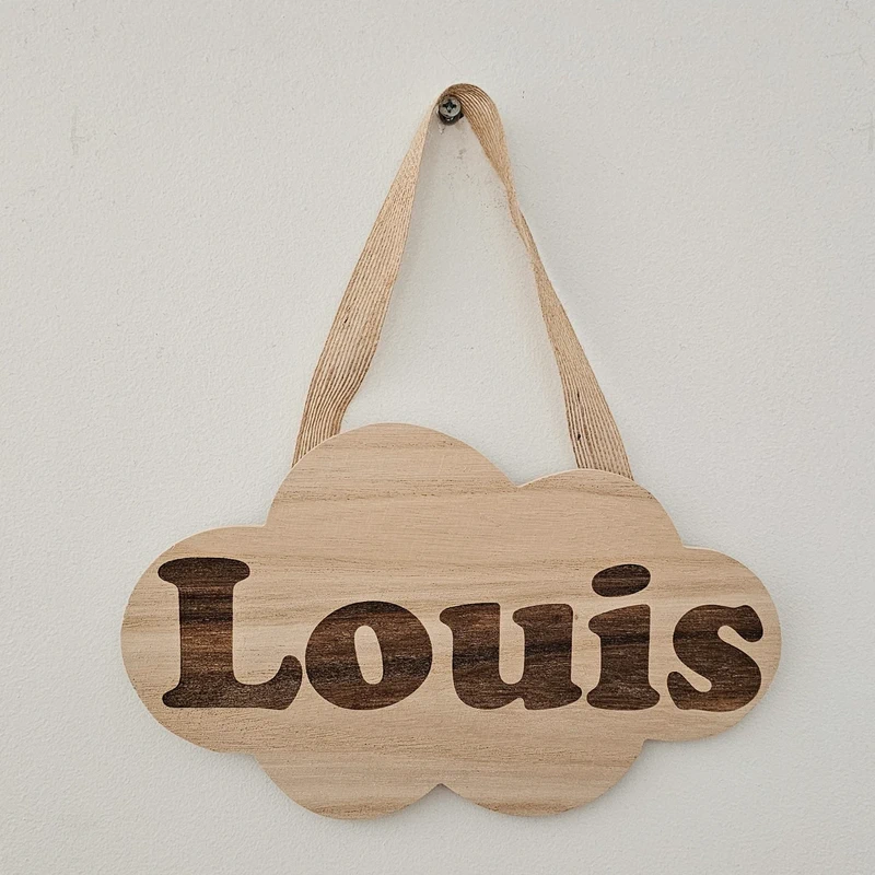 Pancarte en bois gravée "Louis" 