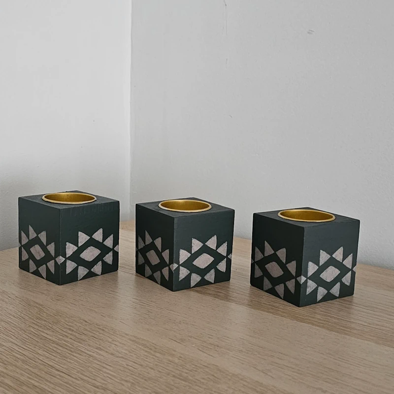 3 bougeoirs en bois peint 