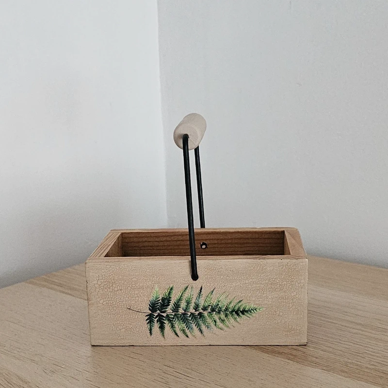 Petite boîte à thé décorée