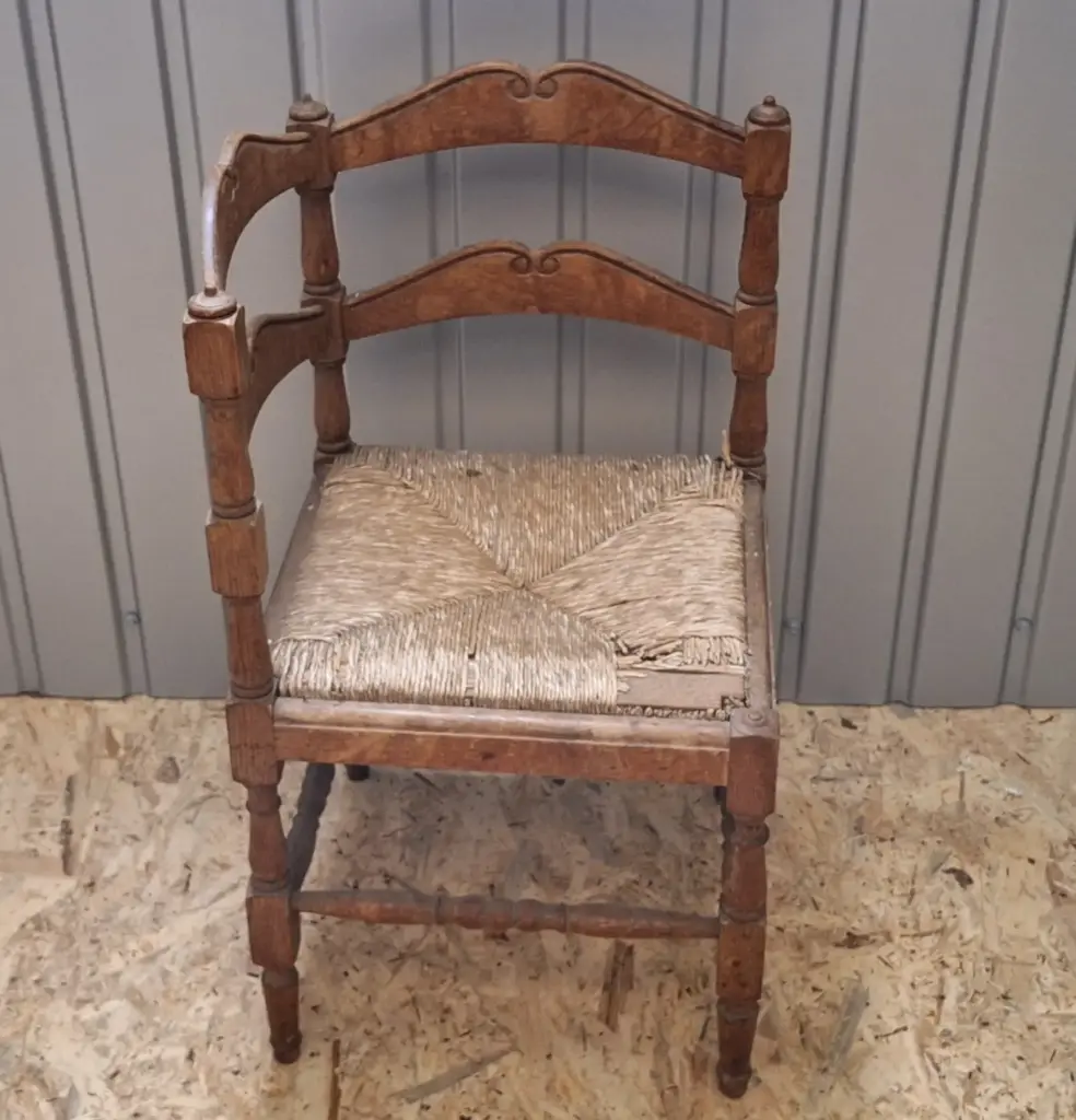 Chaise de coin : selette ou assise corde