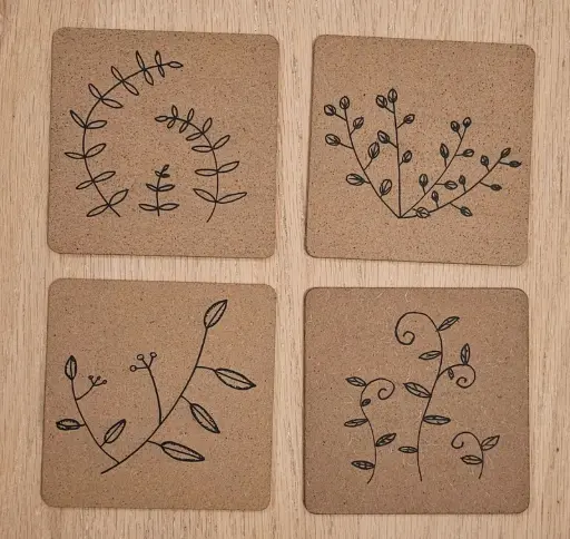 Sous-verres décorés "fleurs noires"