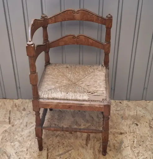 Chaise de coin : selette ou assise corde