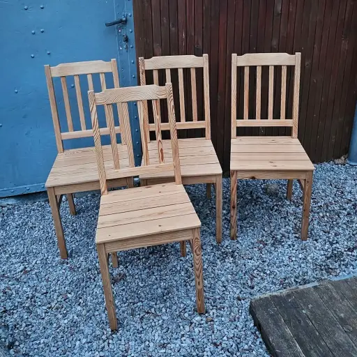 Lot de 4 chaises en bois