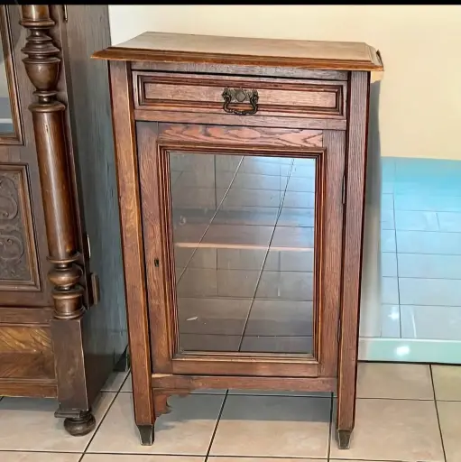 Meuble d'appoint avec vitre ou cannage